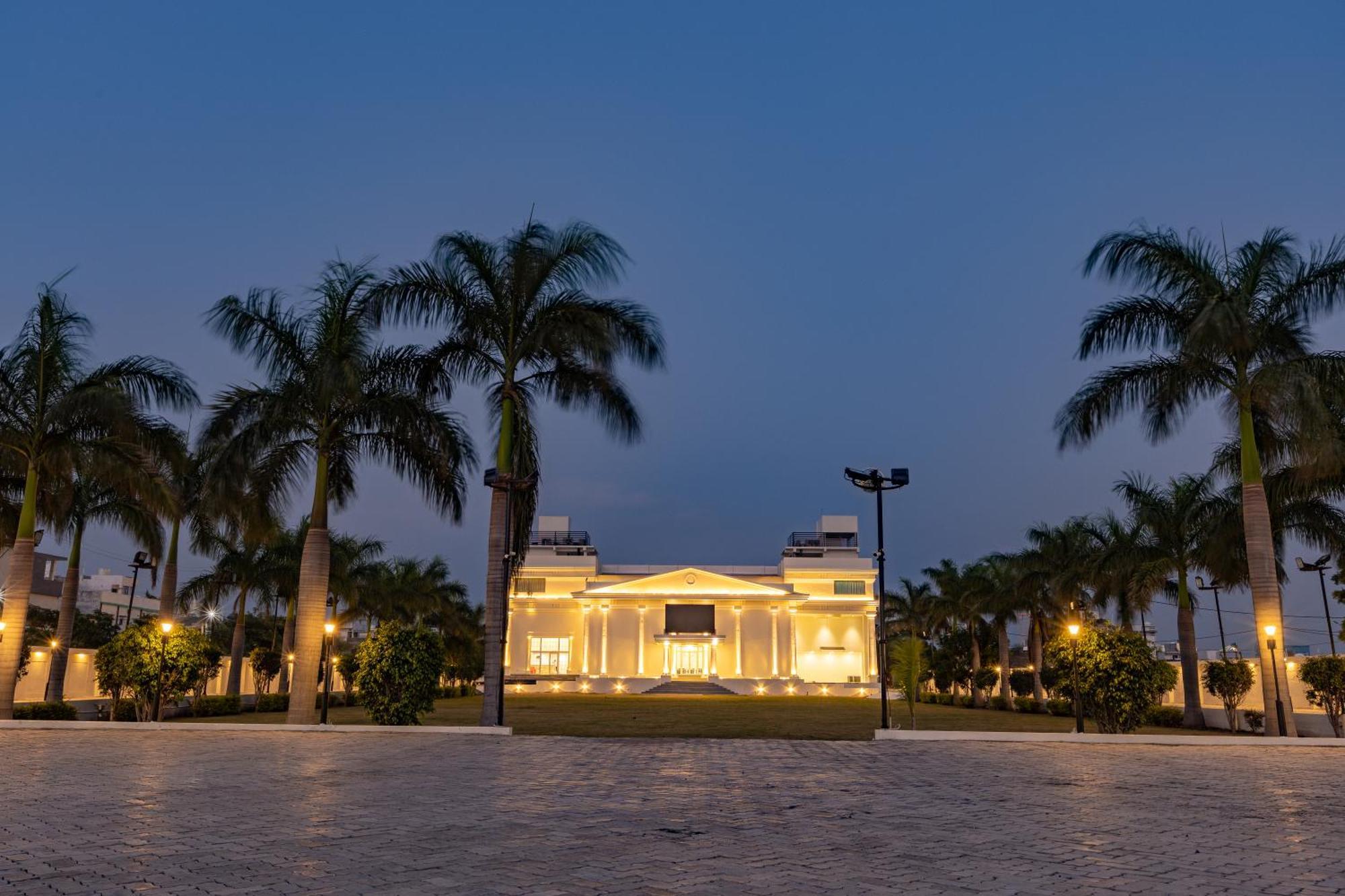 The Grand Monarch Hotel, Ujjain Luaran gambar