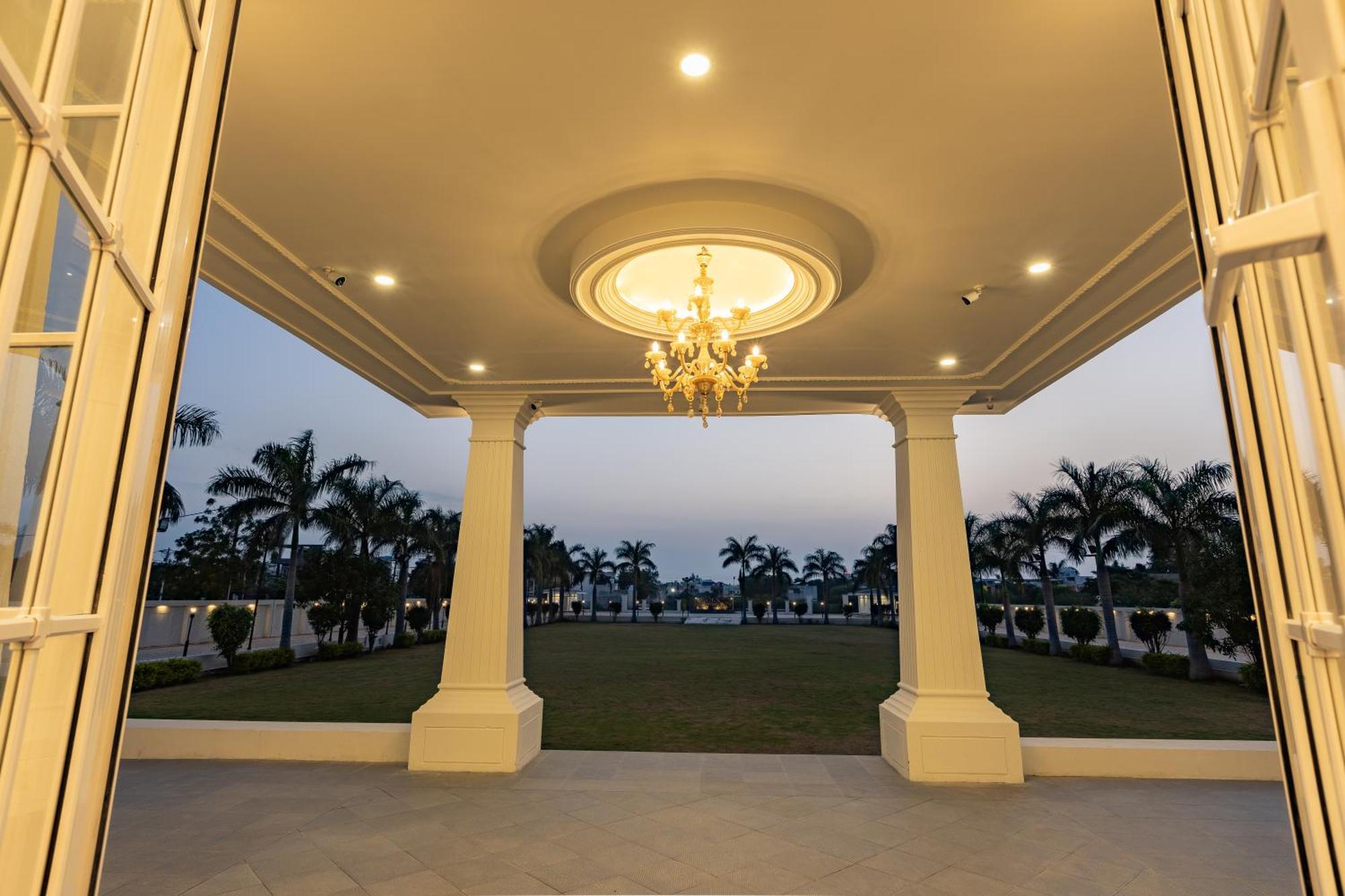 The Grand Monarch Hotel, Ujjain Luaran gambar