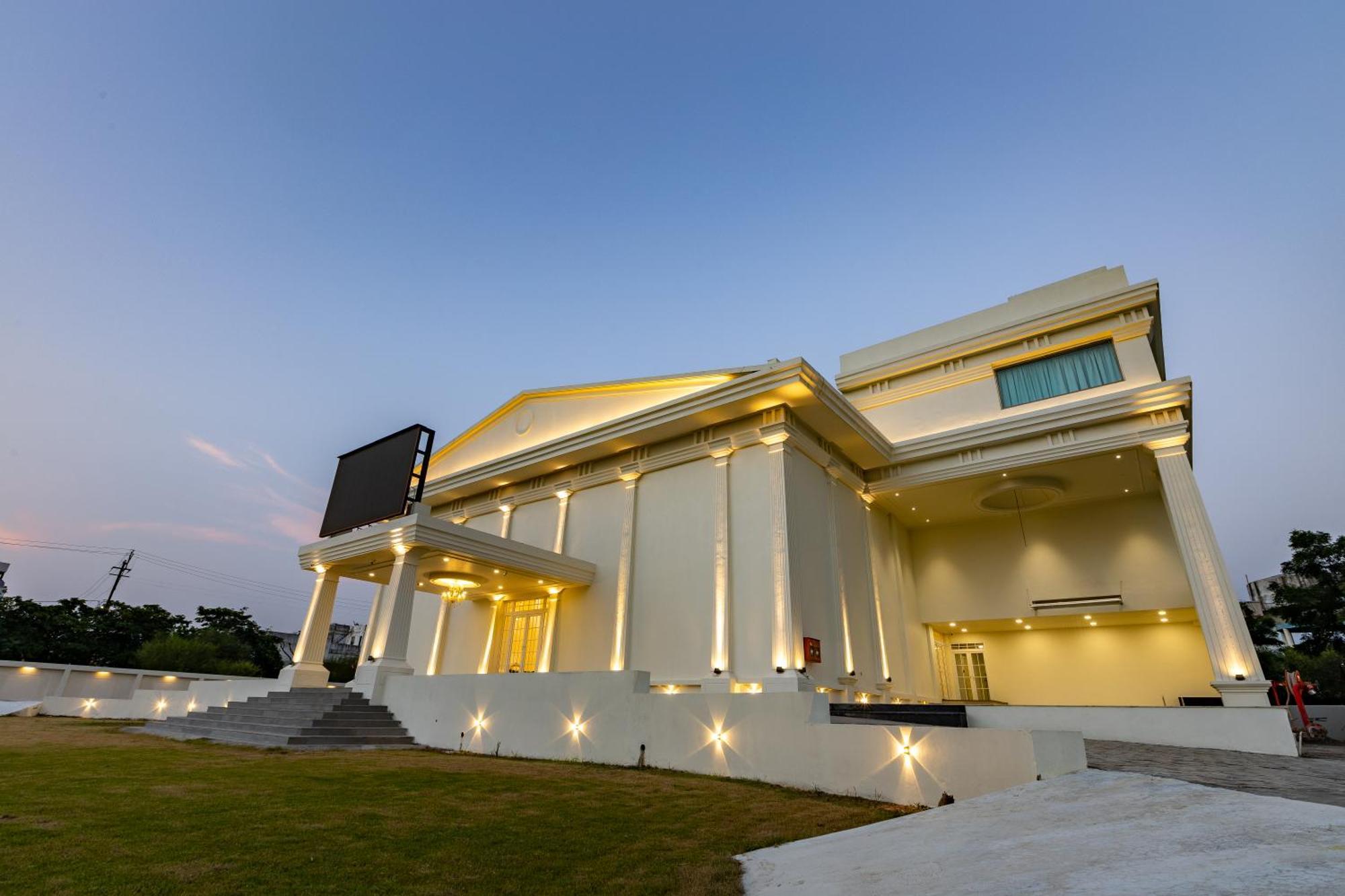 The Grand Monarch Hotel, Ujjain Luaran gambar