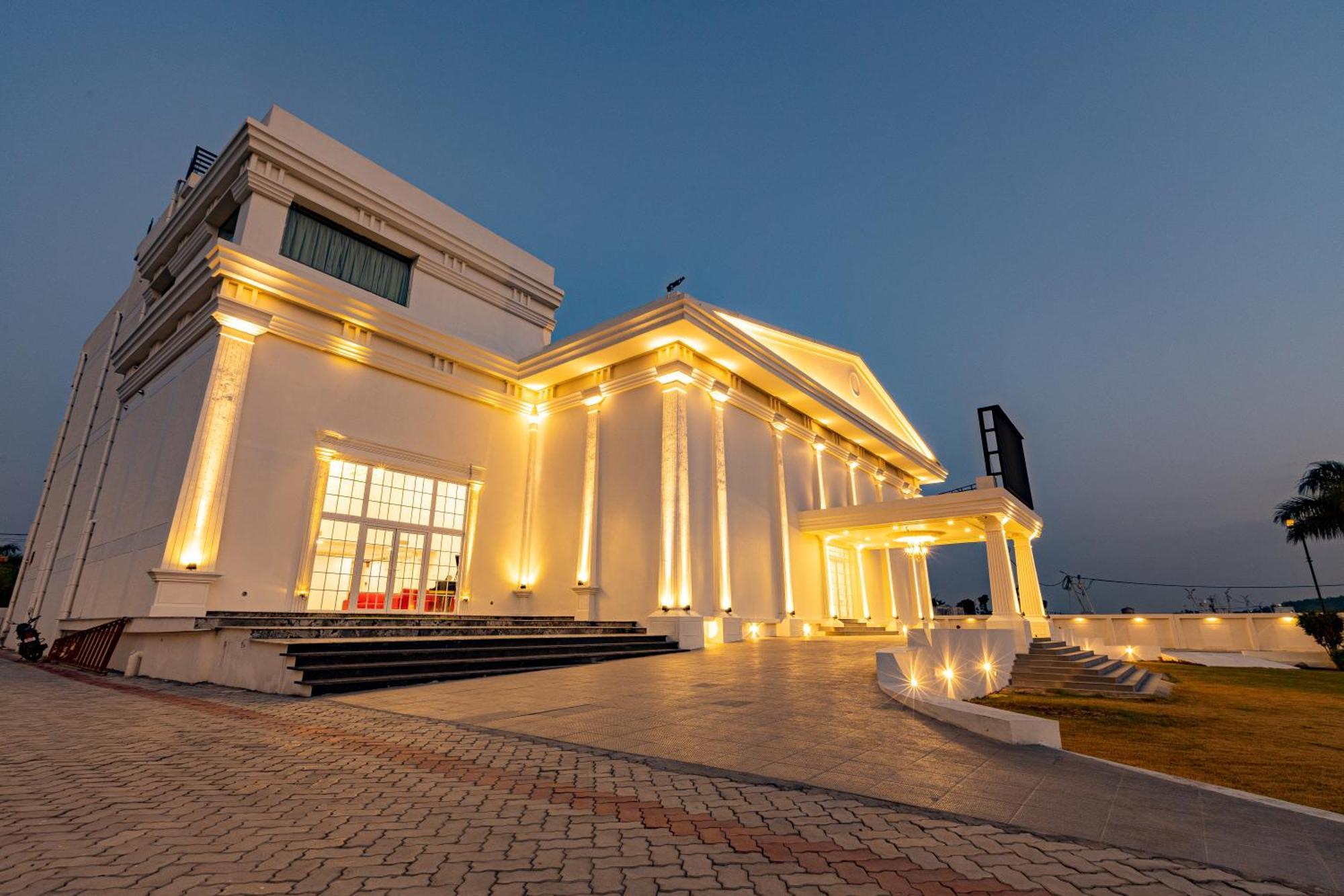 The Grand Monarch Hotel, Ujjain Luaran gambar